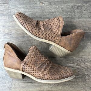 Report Women’s Brown Tan Heeled Ankle Bootie,size 6.5